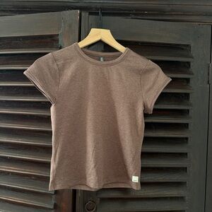 Vuori Classic Crewneck Women's Tee in Brown